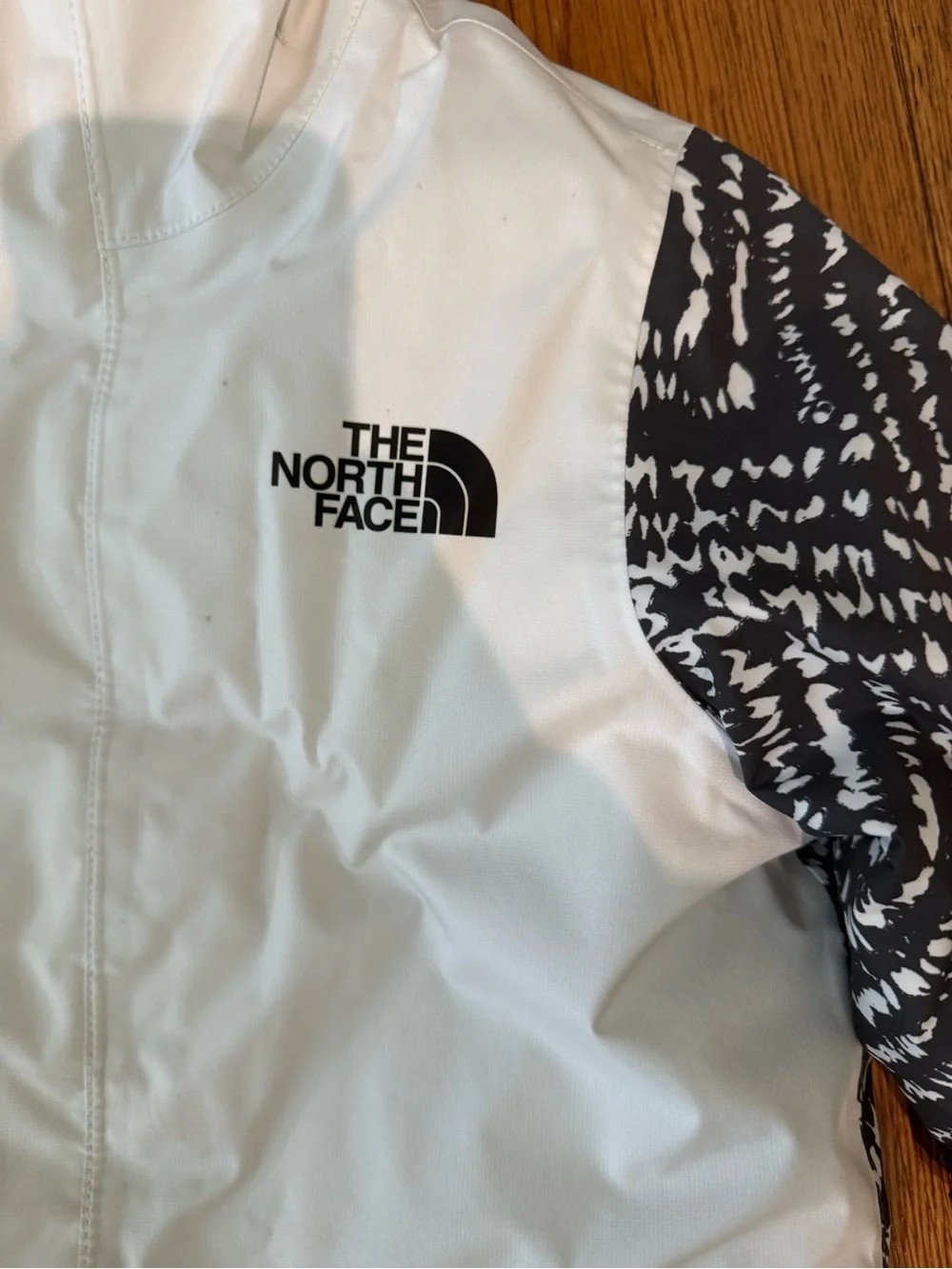 The North Face Kids White & Black Patterned Hooded Jacket